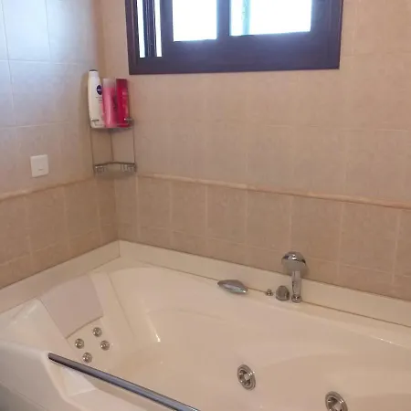 Kalypso View דירה